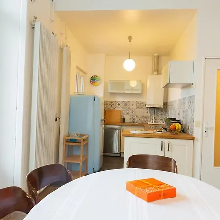 En Face De La Plage Du Port Vieux Apartman *